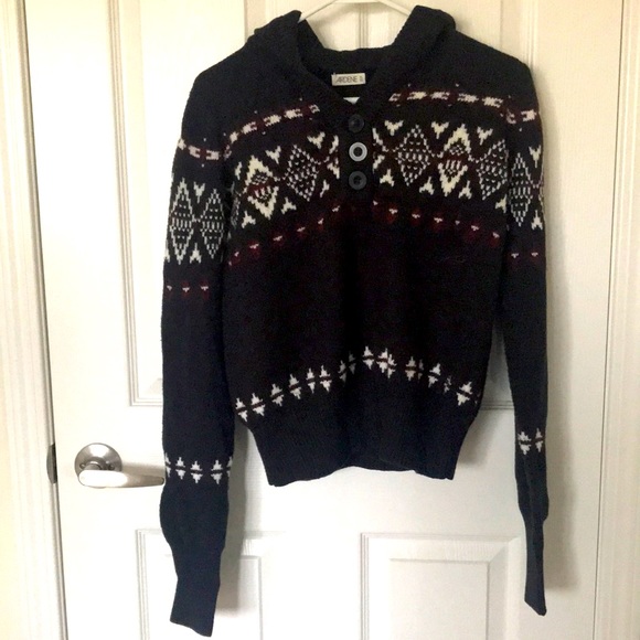 Hoodie/sweater. XL but fits like a medium. - Picture 1 of 1